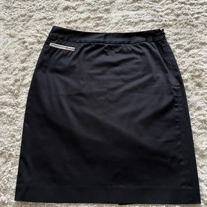 Classic straight black mini